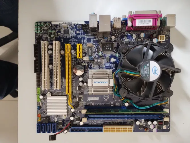 Kit Placa Mãe Foxconn G31MXP + Processador Intel Core 2 Duo E7500 2.93 GHz + 2Gb DDR2 Ram