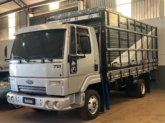 FORD CARGO 712 BOIADEIRO 2010