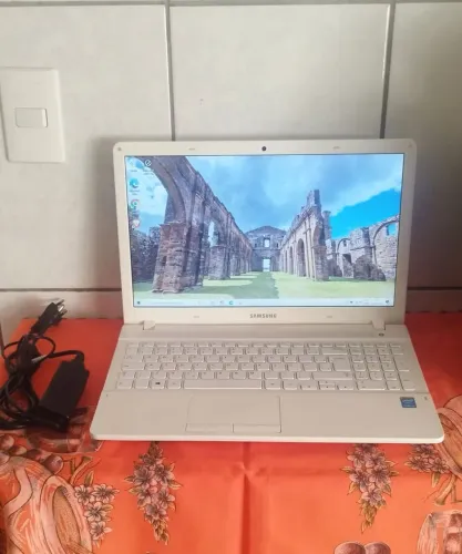 Notebook Samsung i5 , 8GB RAM, SSD 240GB