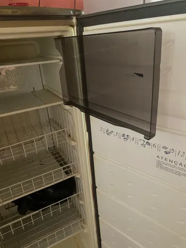VENDO FREEZER