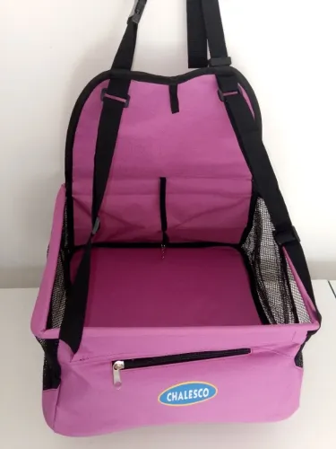 Cadeirinha para transportar pet no carro com segurança.