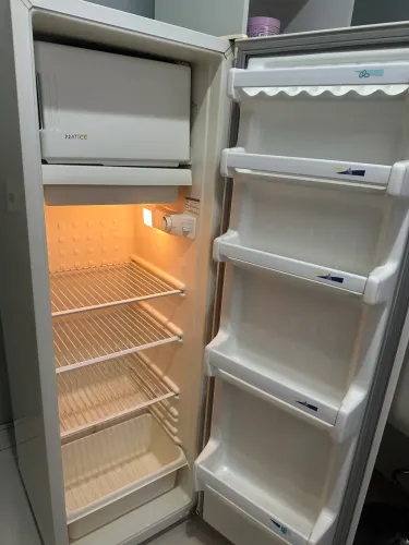 Geladeira Consul Pratice 240L - Funcionando Perfeitamente - Bem Conservada