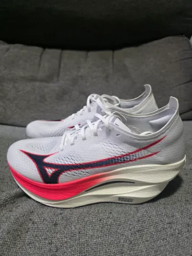 Mizuno Wave Rebellion Pro 3