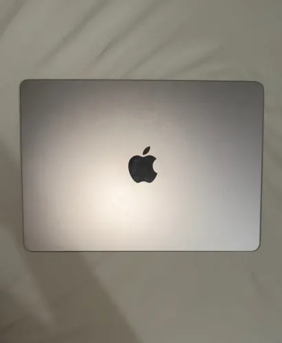 MacBook Air M2 13,6 (2022) | 16 GB RAM | 256 GB SSD.