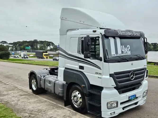 Mercedes Benz Axor 2035 4x2 Ano 2011 Semi automático último Sem Arla e S10- Pronta Entrega