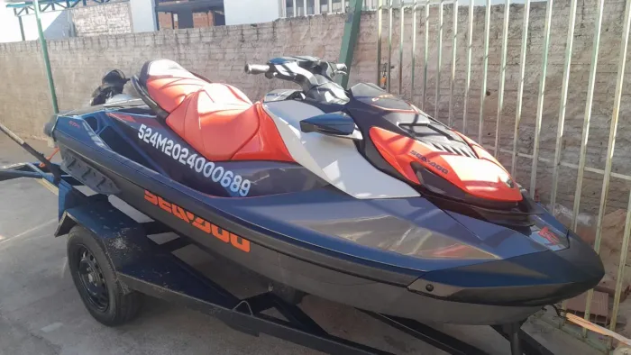 Jet ski impecável