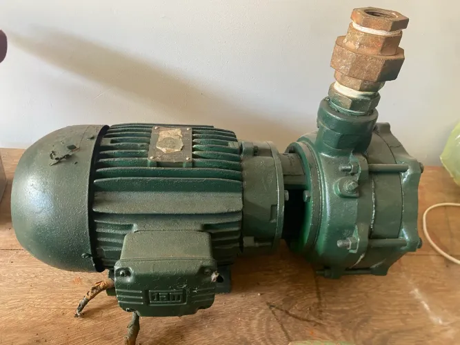 Bomba D'água Com Motor Trifásico Weg 5cv (3.7kw) - Perfeito Estado INMETRO