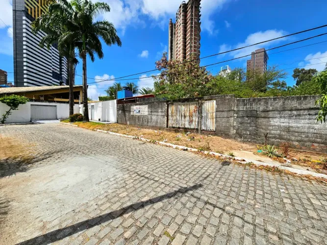 Terreno em Ponta Negra c/ 360 m² ao lado do Cond. Corais de PN