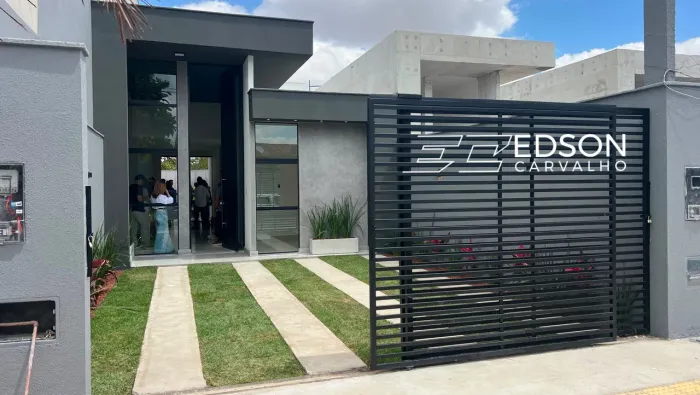 EDSON CARVALHO APRESENTA LINDA CASA DE 3/4 SENDO 1 SUITE NO BAIRRO SIM