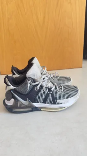 Tênis Nike Basquete LeBron 7