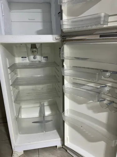 Vende-se Geladeira