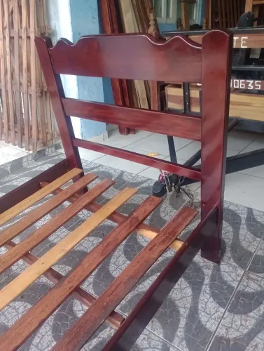 Cama de solteiro de madeira ipê maciça 399,00