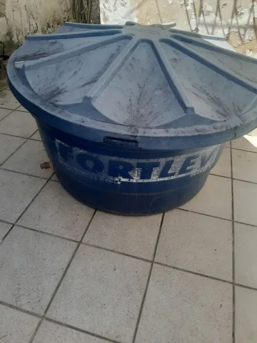 Caixa d'agua de 500 litros em bom estado