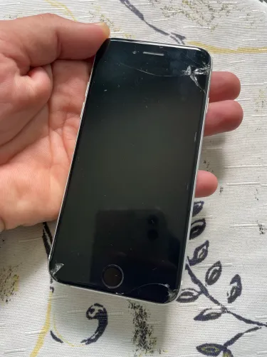 iPhone SE branco 64gb