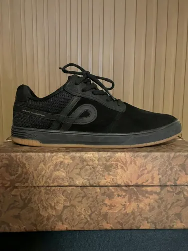 ous naccarato all black gold essencial (41)