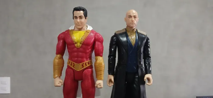 Boneco Shazam + vilão 30cm
