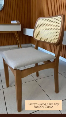  Cadeira em madeira Tauari assento linho bege, Encosto rattan nova