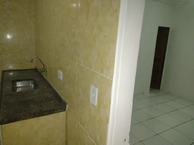 Aluga casa de 2 cômodos