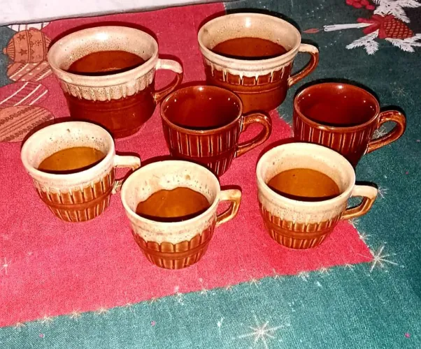 CONJUNTO DE 07 XÍCARAS EM PORCELANA