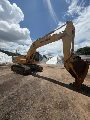 Escavadeira komatsu PC 2018 (Esmeralda)
