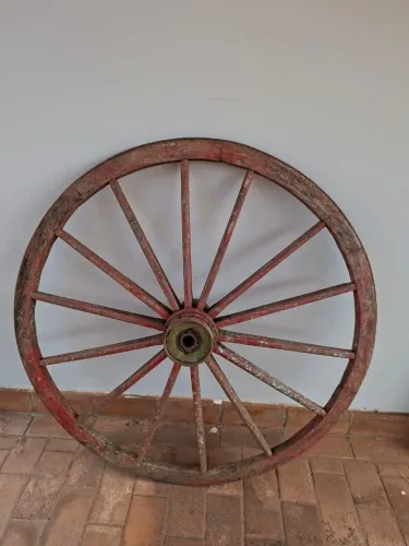 Roda de carroça grande 1,10m de diâmetro