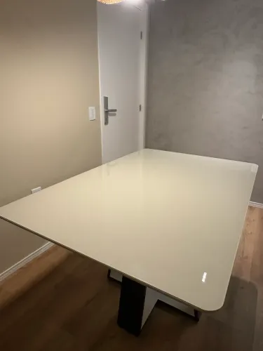 Mesa de Jantar Lojas Carrossel | 135×90 cm | Vidro | 4-6 Lugares