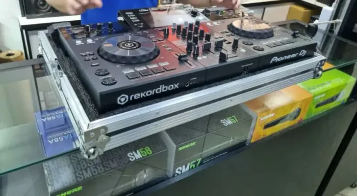 COMBO Controladora Pioneer DJ XDJ-RR + Case KGB Canto de Aço