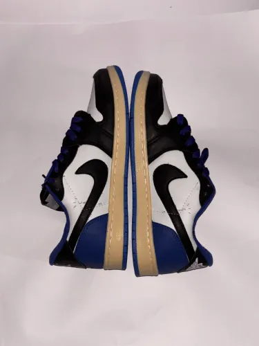 Jordan 1 Azul e preto 