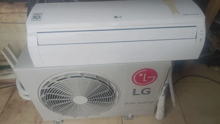 Vende-se Ar Condicionado LG dual inverter 11000btus.