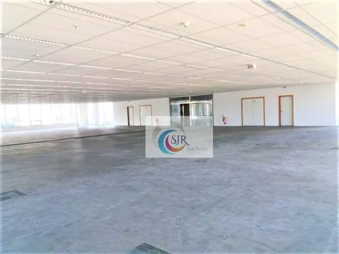 Sala comercial de 432, 79 m² com 9 vagas de garagem, 4 banheiros , forro acústico, ar cond
