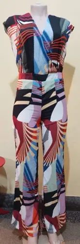 Macacão estampado Folic. Centro RJ. 