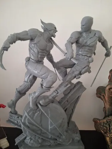 Estatua Wolverine vs Deadpool - Impressão 3D