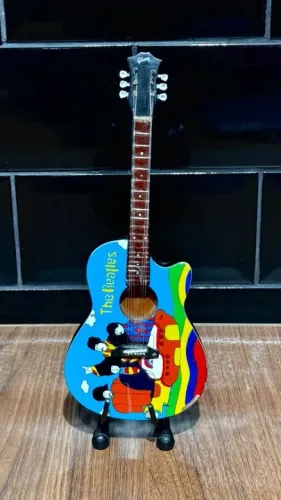 Guitarra Miniatura Beatles