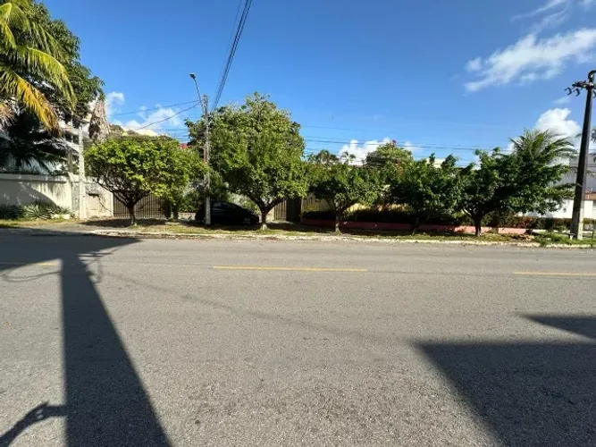 Casa 1.080m² 5 Quartos 4 Suítes e Piscina no Bairro Coroa do Meio