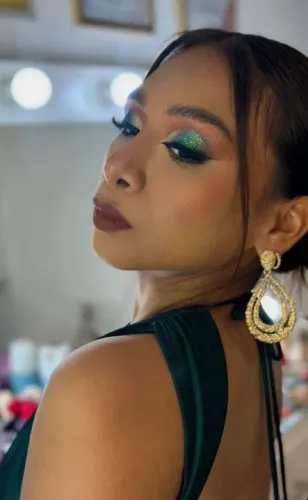 Maquiagem e penteado profissional 