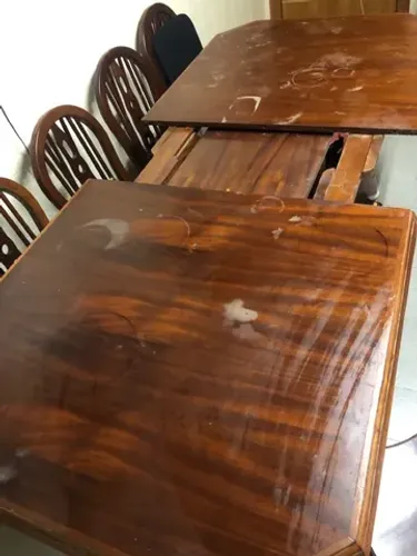 Mesa em mogno