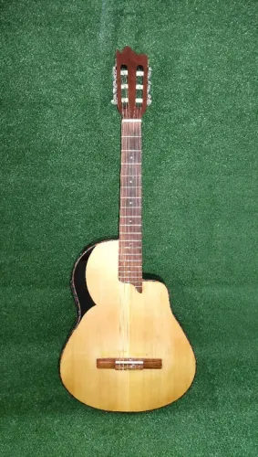 Violão Nylon Luthier Lukinha com fishiman