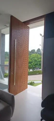 Compre portas sem sair de casa!  Portas especiais sob medida!