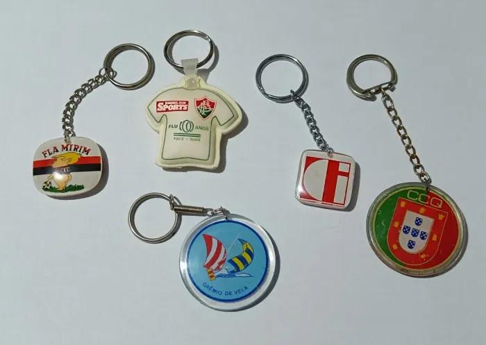 Lote com 5 chaveiros antigos