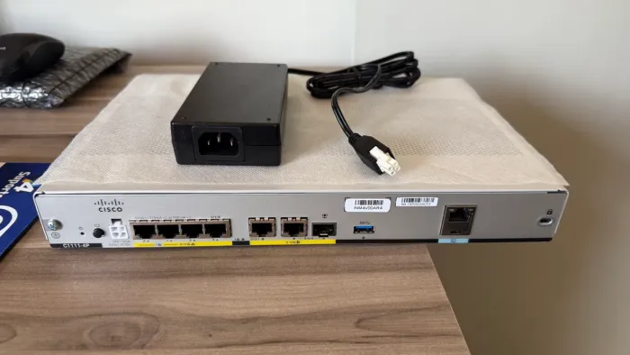Cisco C1111-4P ISR 1100 Series Roteador