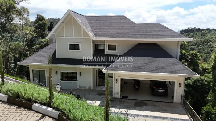 Casa em Condomínio Fechado à Venda na Região do Alto da Boa Vista - Campos do Jordão/SP