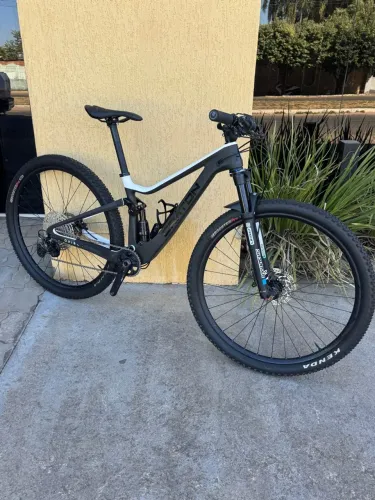 Bicicleta full Carbon Kraton 15,5 29 XT 