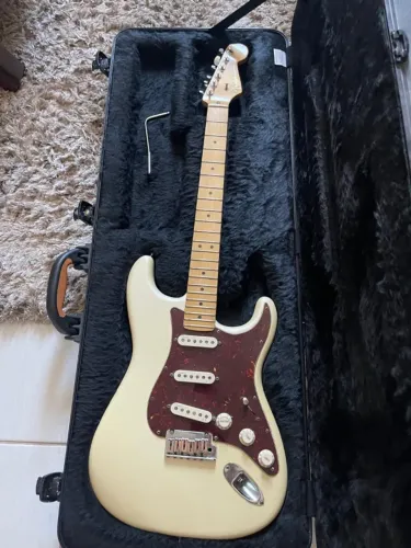 【Fender USA】 American Deluxe Strato Guitarra Fender American Deluxe Stratocaster® Shawbucker Hss