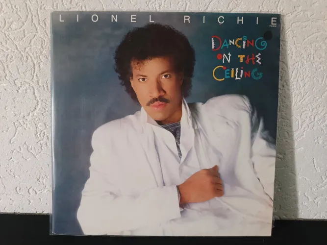 Lionel Richie dancing in The ceiling