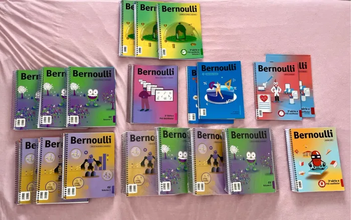 Material Pré-Vestibular Bernoulli 2024 semi-novo, completo e conservado