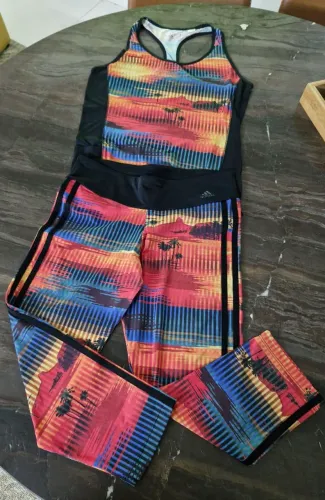 Conjunto Adidas Fitness Tropical