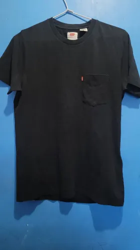 Combo camiseta levis e nike P masculina