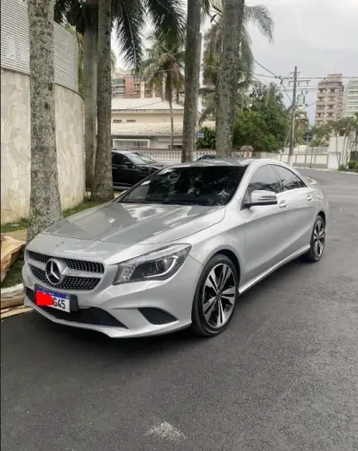Mercedes-Benz CLA 200 - Elegância, Desempenho e Economia