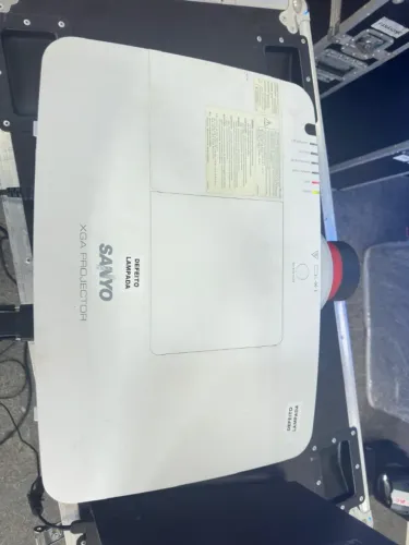 Projetor Sanyo 6000 Lumens - Plc-xm150 * Defeito Na Lampada