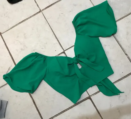 Blusa cropped verde